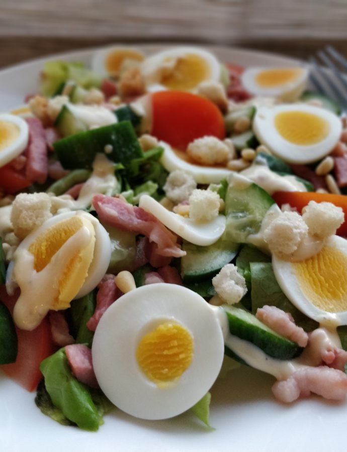 Salade met spekjes en citroendressing